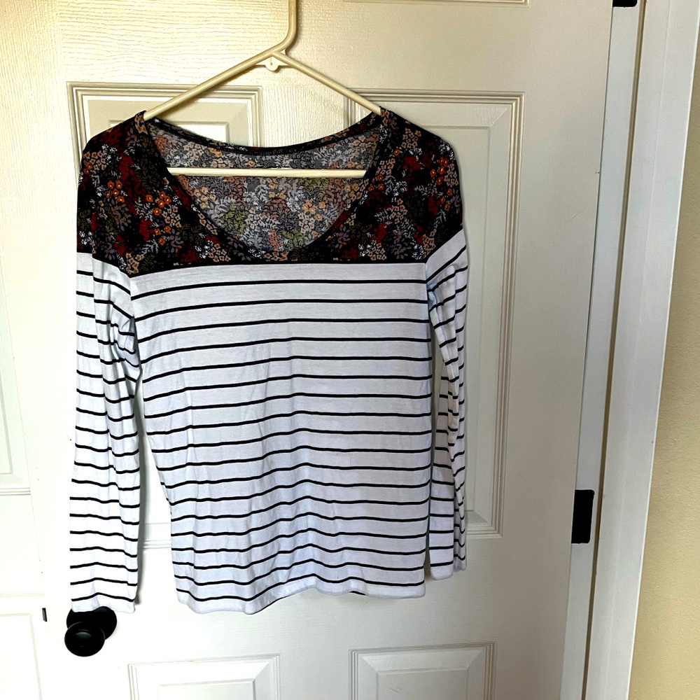 Loft Outlet striped/patterned long sleeve shirt.